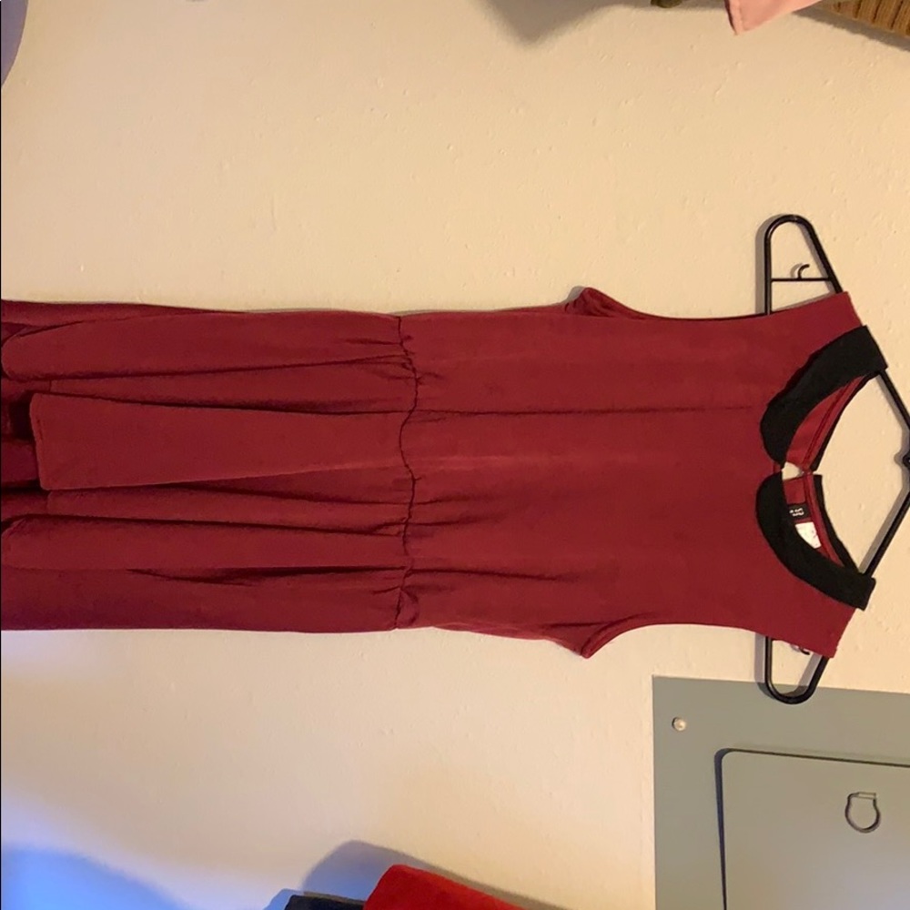 Burgundy dress with black collar